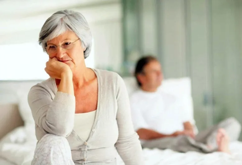 ما سر تدهور صحة النساء أكثر من الرجال عند بلوغ سن الشيخوخة؟