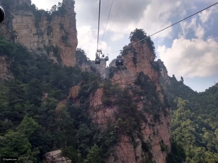 هذه المعابر الهوائية تحبس الأنفاس.. هل تجرؤ على الصعود؟!