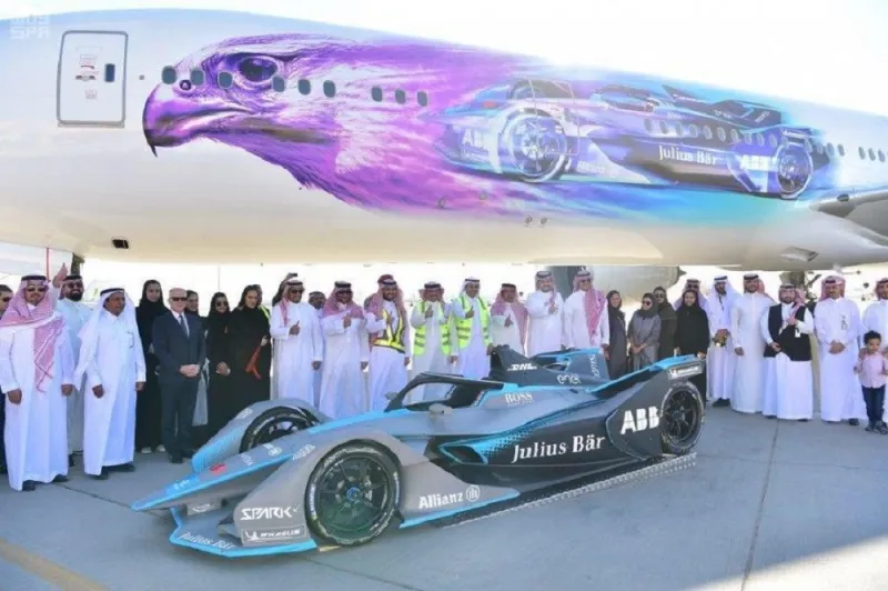 شاهد | طائرة الخطوط السعودية بسباق "فورميلا - إي الدرعية" (صور)