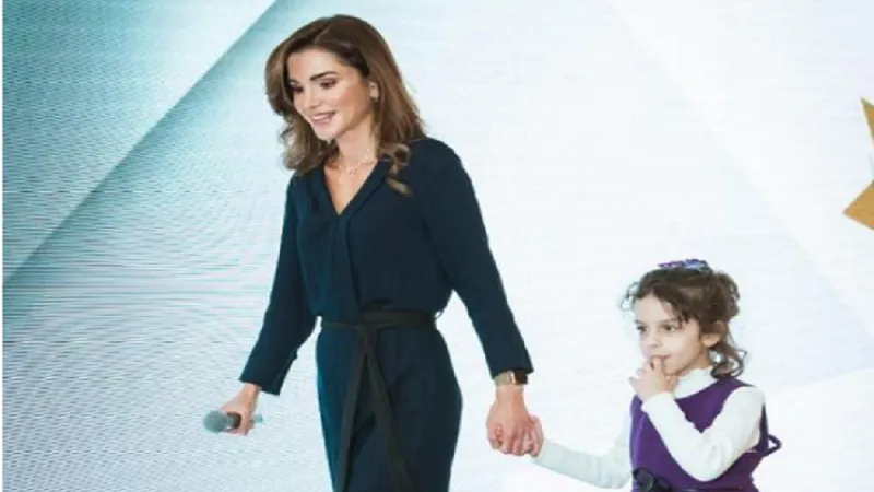 الملكة رانيا تحقق حلم طفلة أردنية بعد رسالة من والدها (فيديو)