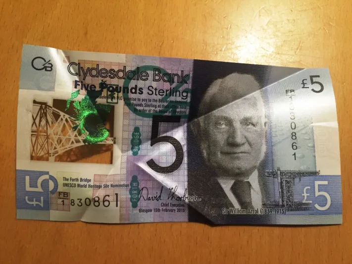 لماذا تتجه الدول إلى إصدار نقود بلاستيكية؟