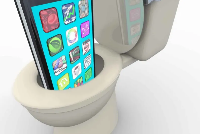 صدق أو لا تصدق.. الهواتف الذكية أقذر من مقاعد المرحاض