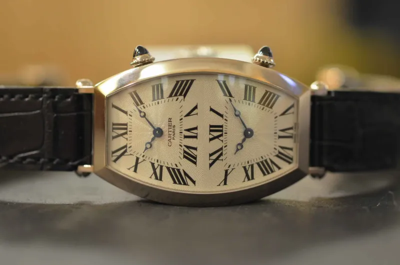 من الذّهب الورديّ والبلاتين.. ساعتان جديدتان تعيدان أسطورة "Tonneau".. صور