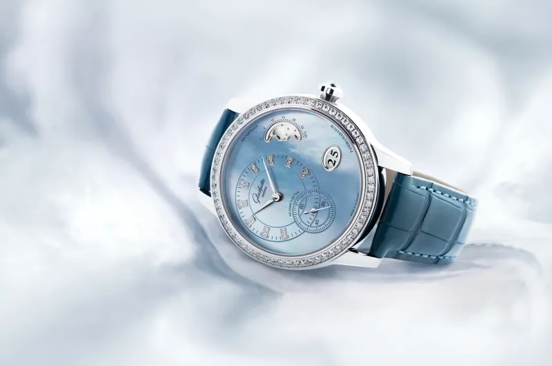 ساعة فريدة تذيب الثلج.. ساعات Original Glashütte تبرز سحر الشتاء