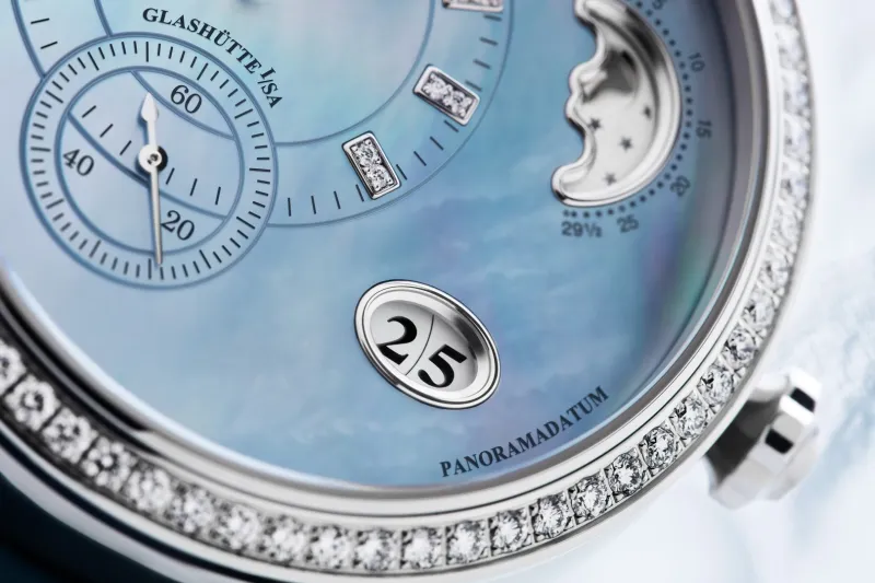 ساعة فريدة تذيب الثلج.. ساعات Original Glashütte تبرز سحر الشتاء