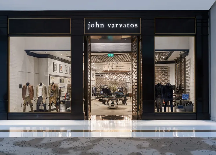 علامة John Varvatos الفاخرة للملابس الرجالية تفتتح متجراً في دبي