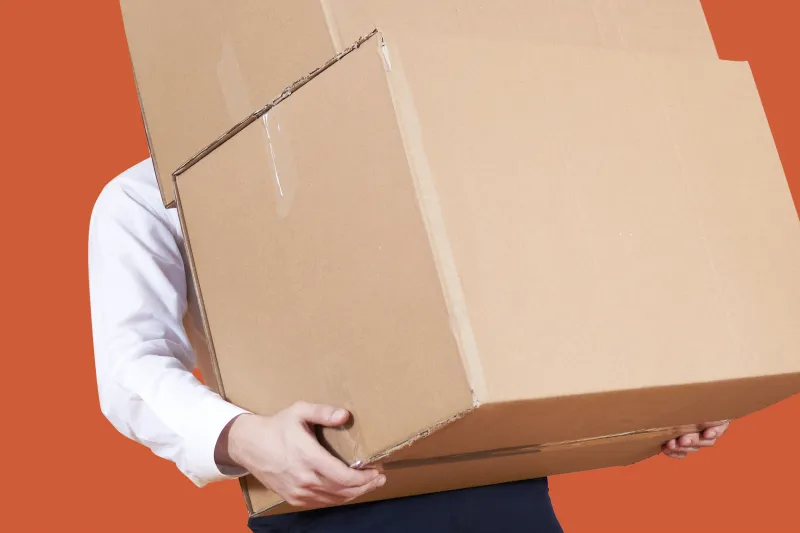 زملائك في إجازة وتركوك وحيدًا؟.. إذا كيف تتخلص من أعباء العمل؟