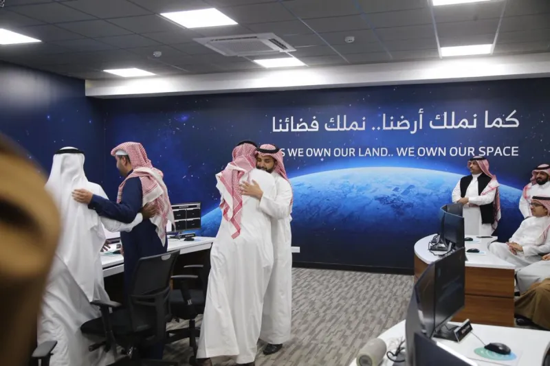 شاهد | أول مرور للقمرين الصناعيين السعوديين فوق سماء المملكة