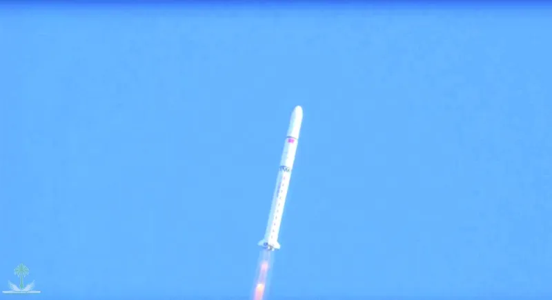 شاهد | أول مرور للقمرين الصناعيين السعوديين فوق سماء المملكة