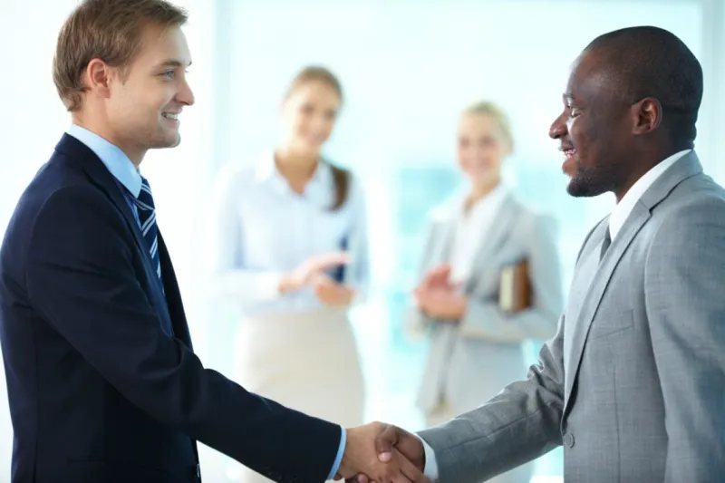 كيف تترك انطباعاً جيداً أمام الآخرين لكي يتذكروك دائماً
