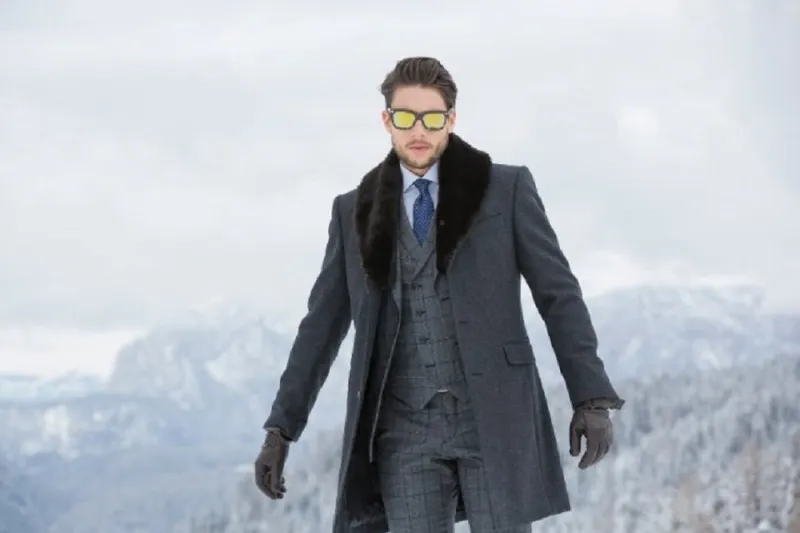 يمنحك إطلالة أنيقة.. المعطف الرمادي من أجمل التصاميم الأساسية في موسم الشتاء