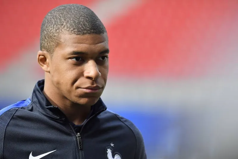 كيف رد مبابي على التصريحات التي قال فيها إنه أفضل من ميسي؟