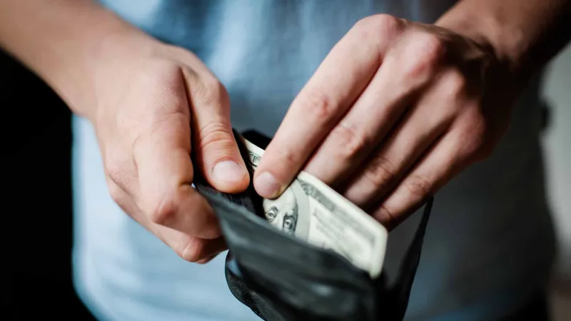 كم يبلغ نصيبك من حجم ديون العالم؟