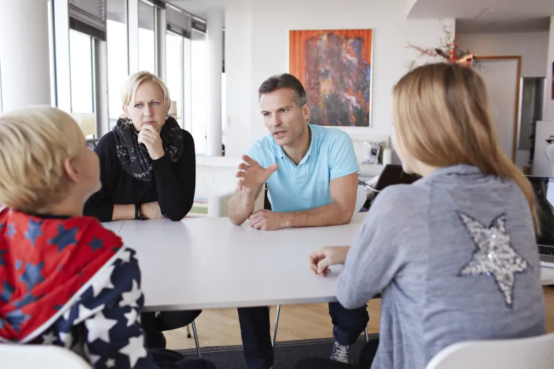 اعرف متى تغادر.. كيف تحول المناقشات الساخنة في الاجتماعات العائلية إلى محادثات رائعة؟