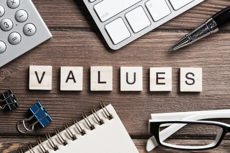 لماذا تفقد الشركات البوصلة في تطبيق قيمها على أرض الواقع؟