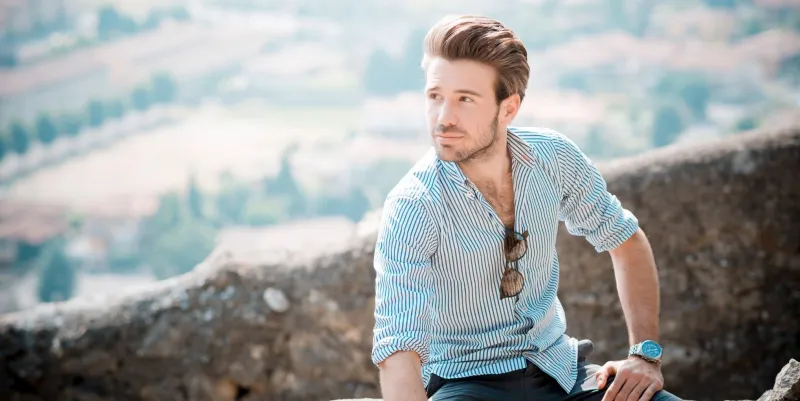 لعشاق الأناقة.. قمصان رجالية بقصات ضيقة تناسب الشاب العصري