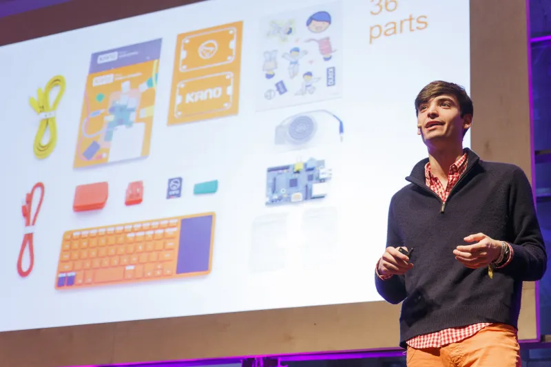 كيف تحول أليكس كلاين من عالم الصحافة لصاحب واحدة من أكبر شركات التكنولوجيا؟