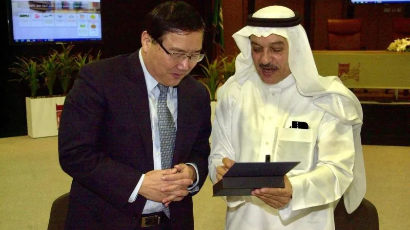 عمره يفوق 80 عاماً.. هذه قصة الريال الفضي الذي أهدته السعودية  للسفير الصيني