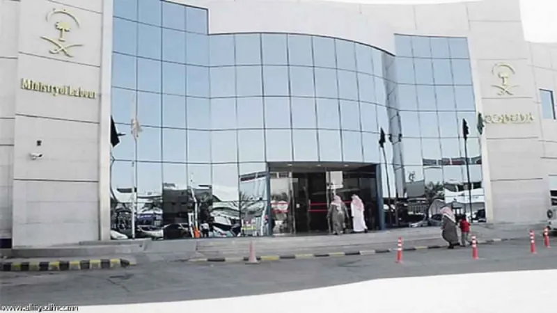 قصر العمل على السعوديين في هذه المهن.. تعرف عليها