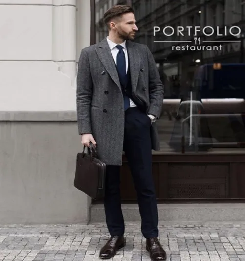 للرجل العصري الأنيق.. أحدث تصاميم موديلات حقائب لابتوب (صور)