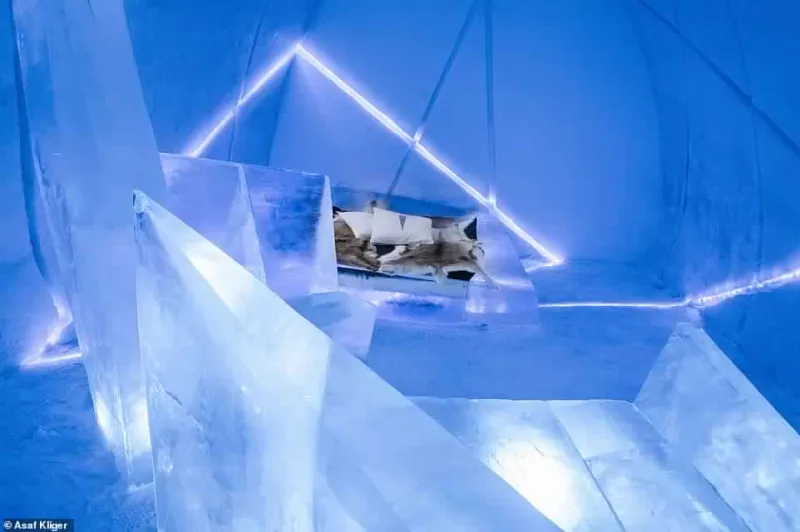 يصور عالمًا جذابا تحت الماء.. "Icehouse 29th" فندق الجليد  في السويد (صور)