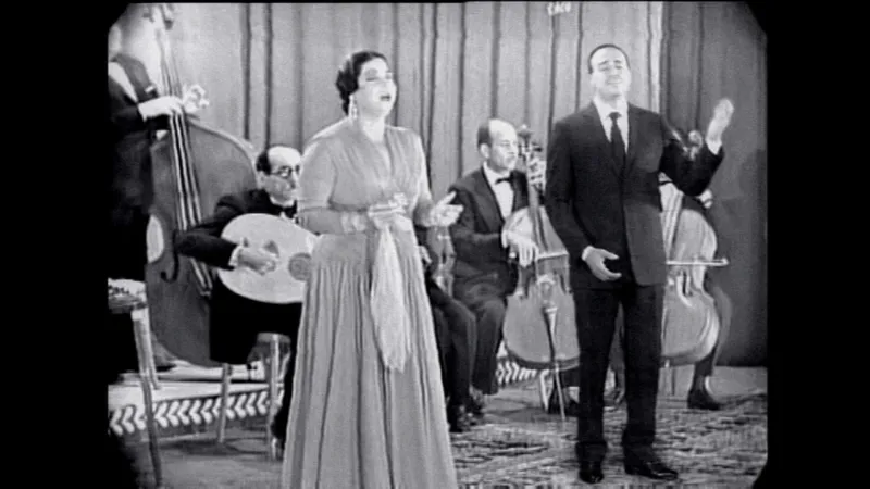 شاهد| أم كلثوم تعود للحياة على أحد مسارح السعودية  (فيديو)