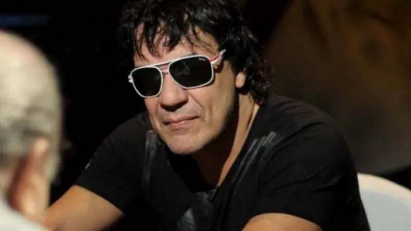 من هو لاعب كرة القدم الشهير كارلوس كايزر الذي لم يلمس الكرة يوما؟