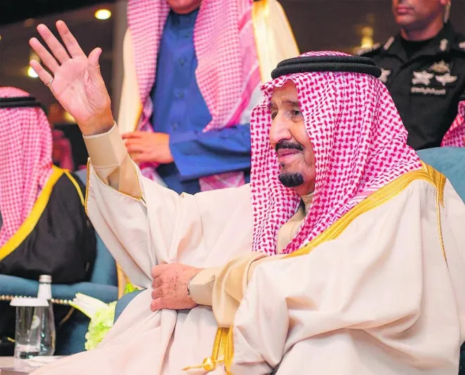 مشاهد لا تنسى من المهرجان الوطني للتراث والثقافة الجنادرية 33.. الملك سلمان يؤدى العاضة ويرحب بالحضور