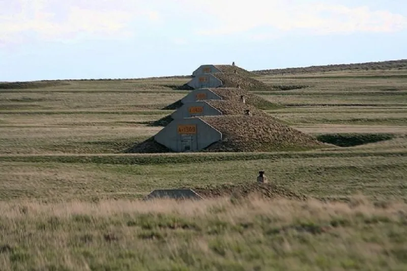 "مخابئ نهاية العالم".. مخطط لتحويل مستودعات عسكرية لملاجئ للأثرياء فقط 