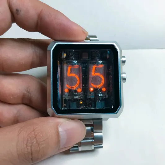 تثير اهتمامك..  "Vulcan" ساعة عصرية من "Nixie tube" (فيديو)