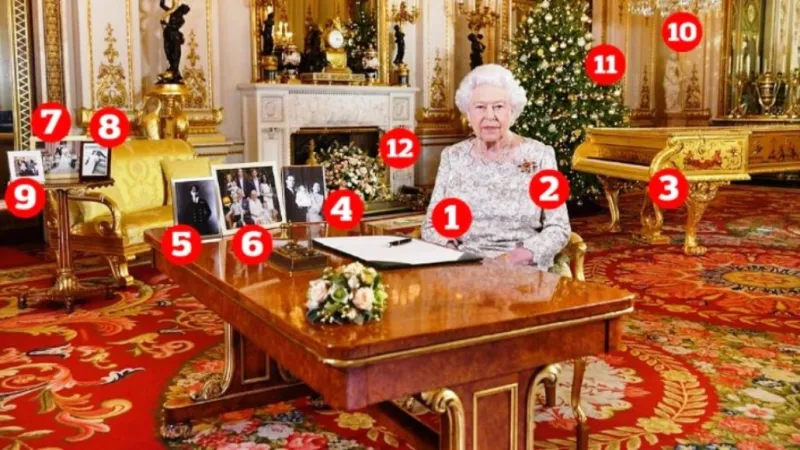 ماذا كشفت صورة ملكة بريطانيا لعيد الميلاد من أسرار وخبايا؟