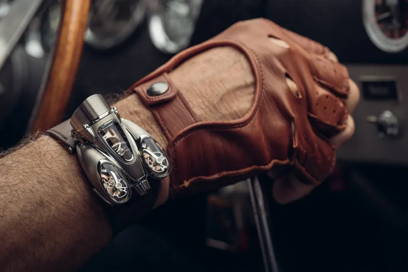 MB & F تطرح ساعة جديدة مستوحاة من عالم الطيران (فيديو)