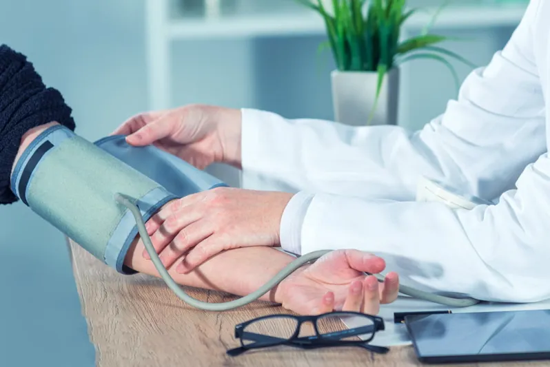 علاج الضغط المرتفع للشباب في المنزل