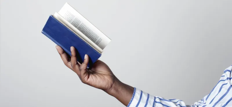 لهذا السبب.. أحط نفسك بالكثير من الكتب حتى إذا لم تجد وقتا لقراءتها