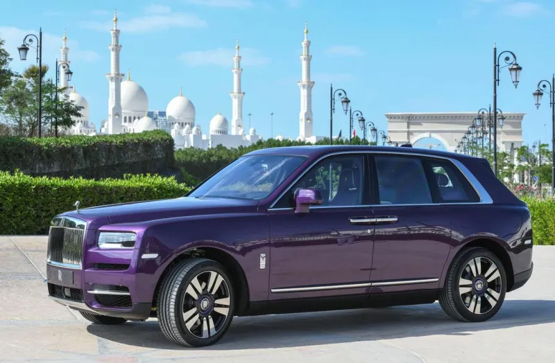 بسعر 2.2 مليون درهم.. نسخة خاصة من "رولز رويس كولينان SUV الجديدة في أبوظبي (صور)