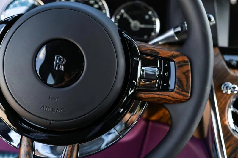 بسعر 2.2 مليون درهم.. نسخة خاصة من "رولز رويس كولينان SUV الجديدة في أبوظبي (صور)