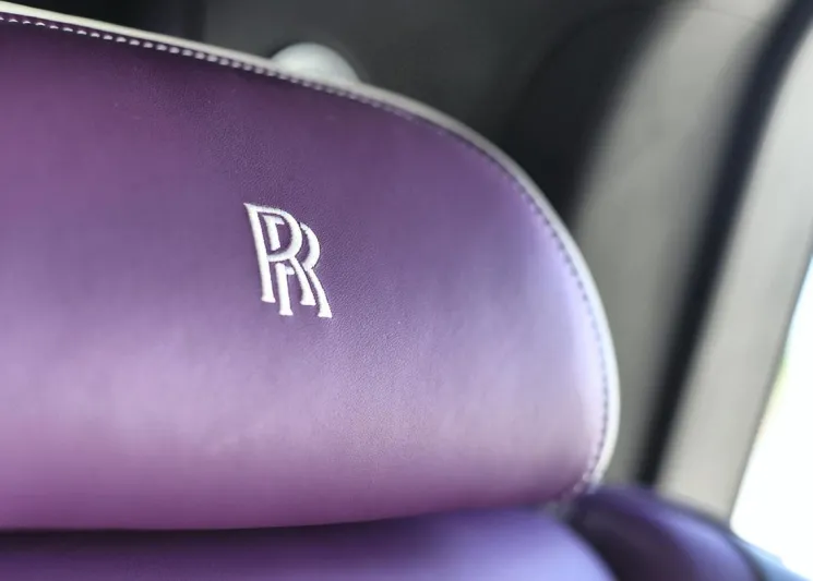 بسعر 2.2 مليون درهم.. نسخة خاصة من "رولز رويس كولينان SUV الجديدة في أبوظبي (صور)