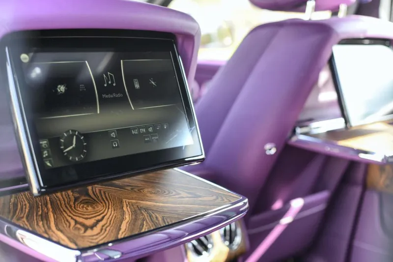 بسعر 2.2 مليون درهم.. نسخة خاصة من "رولز رويس كولينان SUV الجديدة في أبوظبي (صور)