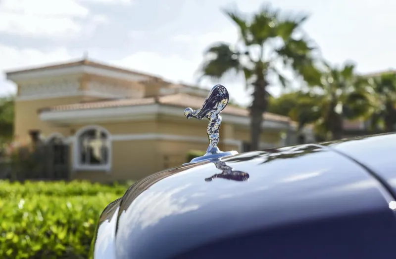 بسعر 2.2 مليون درهم.. نسخة خاصة من "رولز رويس كولينان SUV الجديدة في أبوظبي (صور)