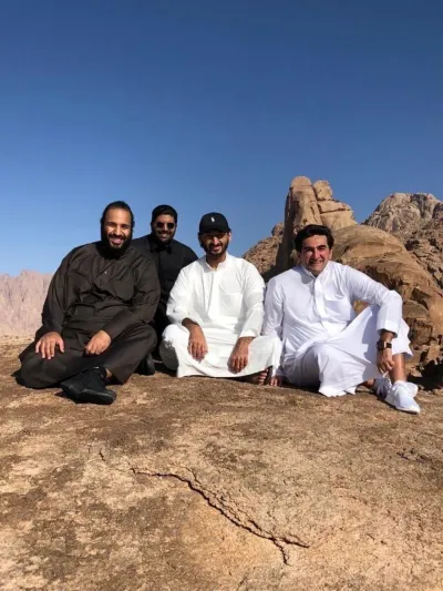 ولي العهد السعودي على قمة جبل اللوز (صور)