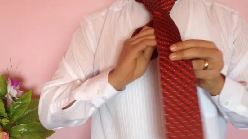 طريقة ربط الكرفتة بكل سهولة