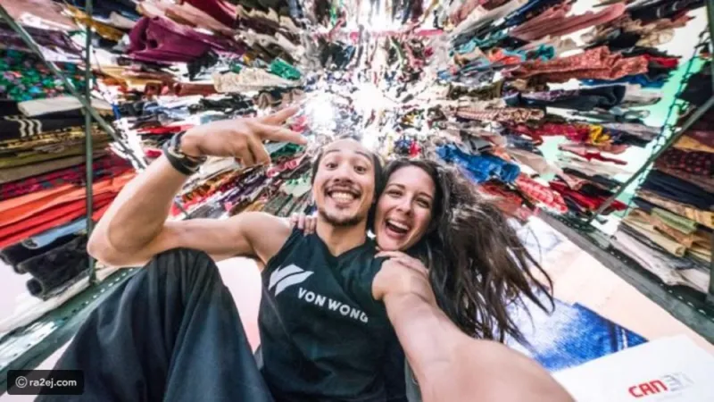 شاهد | في القاهرة.. أطول خزانة ملابس في العالم من أجل اللاجئين