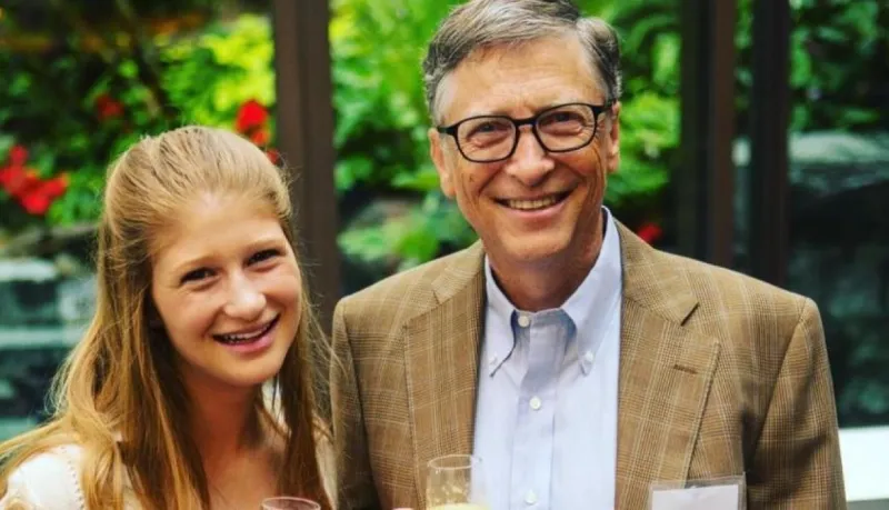 ابنة بيل غيتس في شوارع القاهرة مع حبيبها المصري (صور)