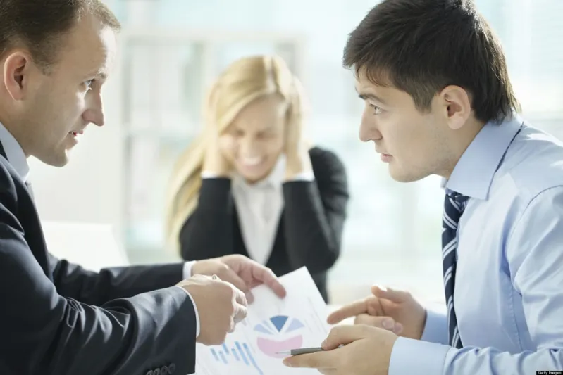 كيف تتعامل مع موظف يرفض «كل شيء»؟ كنز لا يقدر بثمن