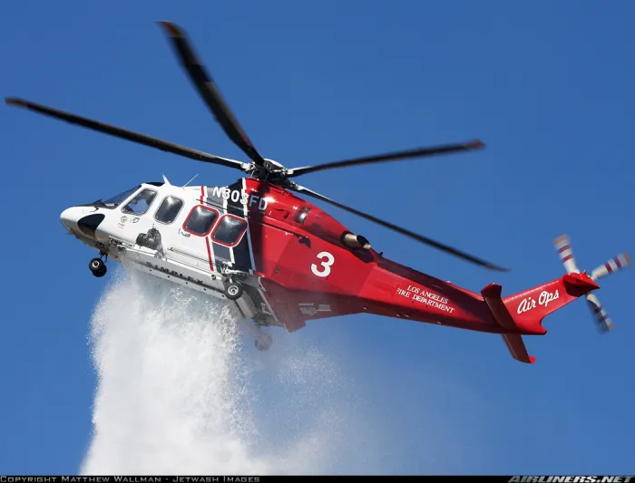 سقوط مروحية إنقاذ إماراتية واستشهاد طاقمها (فيديو)