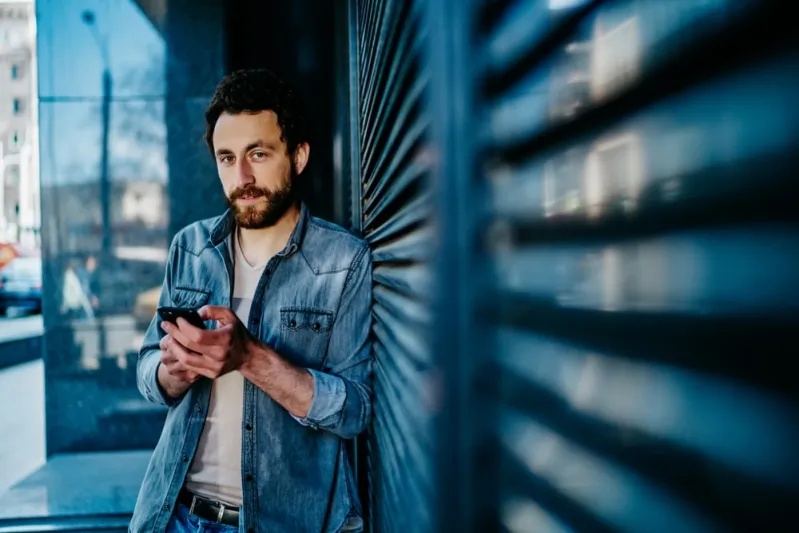 لعشاق موضة الدنيم.. إطلالات مميزة للتألق في فصل الشتاء (فيديو وصور)