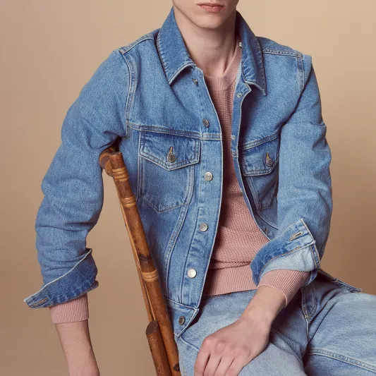 لعشاق موضة الدنيم.. إطلالات مميزة للتألق في فصل الشتاء (فيديو وصور)