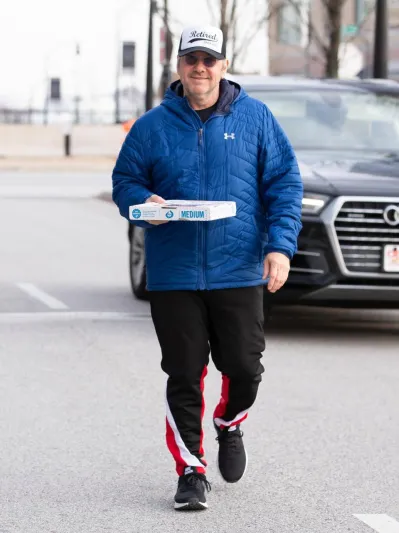 «كيفين سبيسي» يفاجئ مصور يرصده بهذا التصرف الغريب (صور)