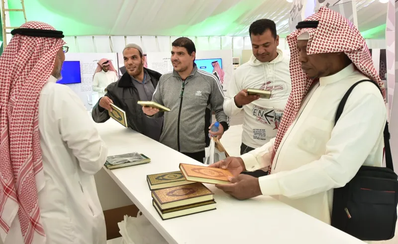 فيديو: تأثروا بالحياة في المملكة وسماحة الدين.. هؤلاء دخلوا الإسلام على يد السعوديين 