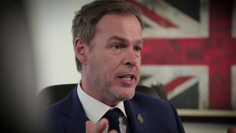 بيتر جونز.. رجل الأعمال البريطاني الذي أعطى تعريفا جديدا لـ"الطموح"